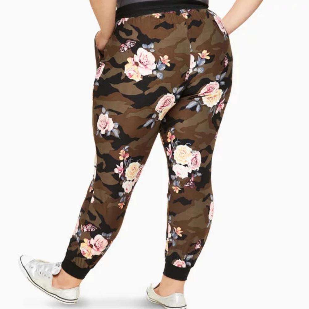 Loralette || 1X Olive Camo Floral Joggers - Picture 2 of 4